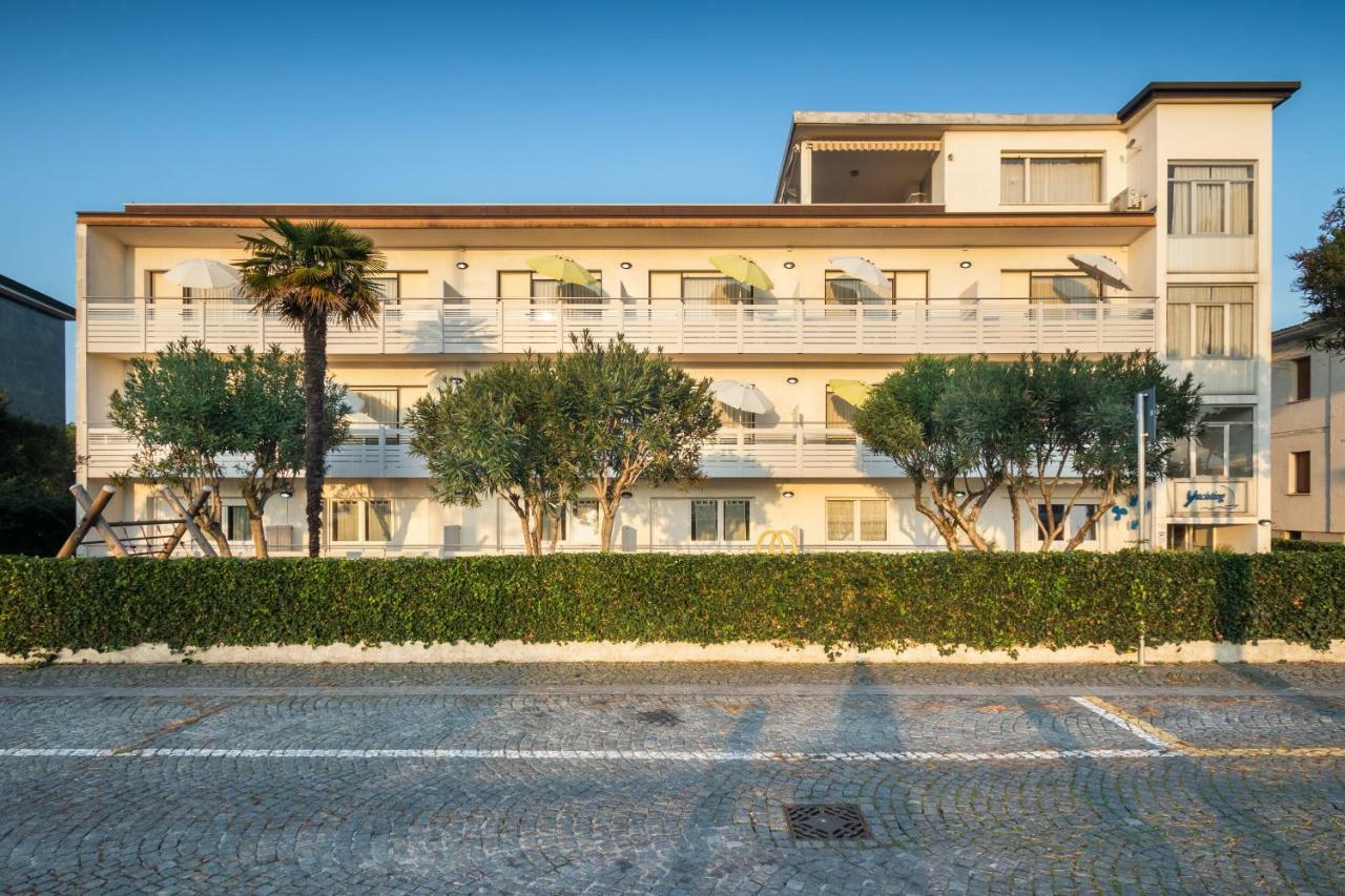 Yachting Residence Lignano Sabbiadoro Exterior foto